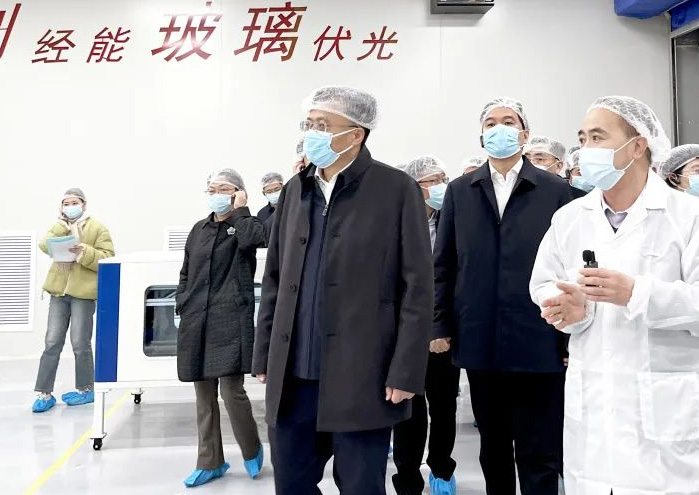 省市辅导走进w66利来光伏调研异质结电池智能出产车间